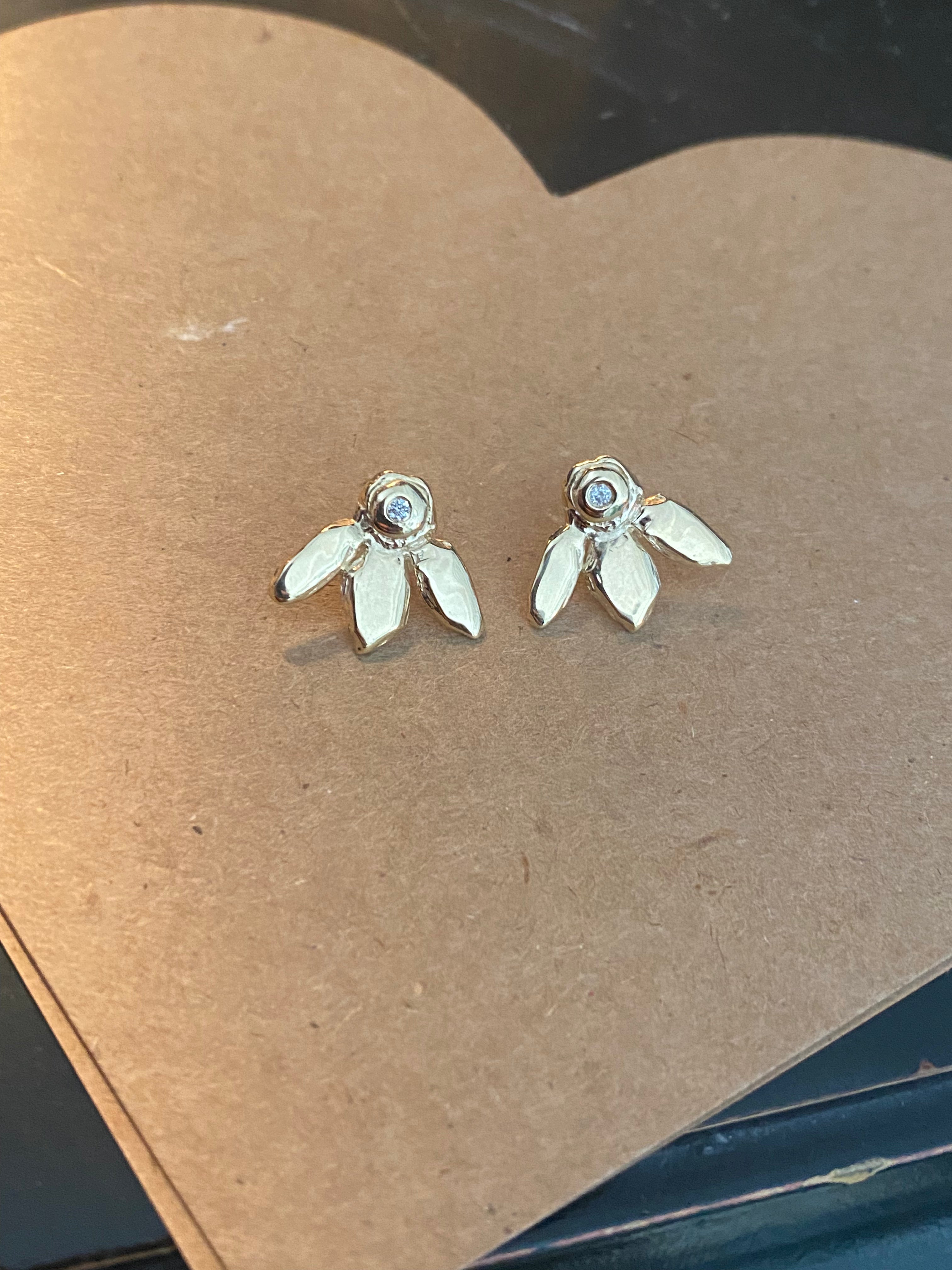 Sweet flower diamond earrings